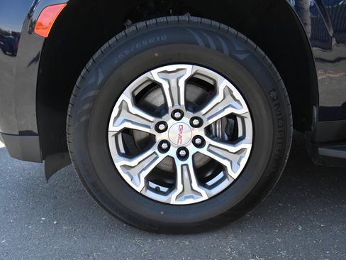 Used 2024 GMC Yukon SLE AWD/4WD image 12