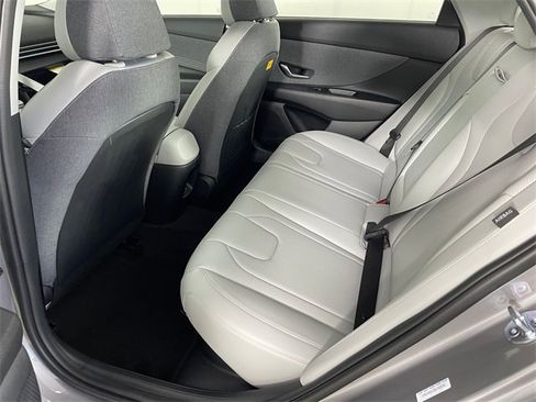 New 2025 Hyundai Elantra Limited image 17