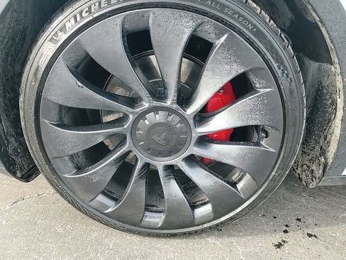 Used 2023 Tesla Model Y Performance image 8