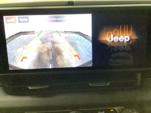 Used 2024 Jeep Wrangler Unlimited Sahara w/ Technology Group AWD/4WD image 19