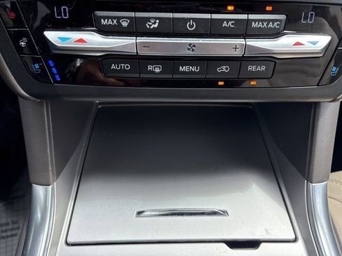 Used 2020 Ford Explorer Platinum w/ Premium Technology Package AWD/4WD image 14
