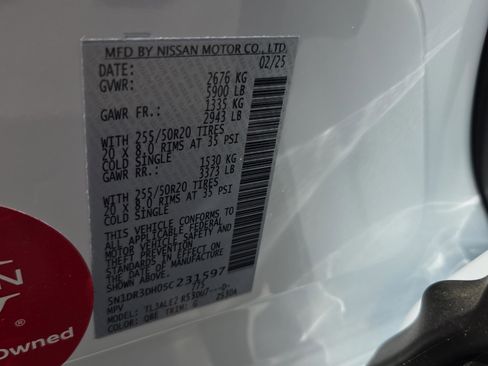 Certified 2025 Nissan Pathfinder Platinum FWD image 32