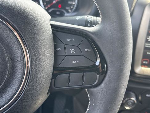 Used 2021 Jeep Renegade Latitude AWD/4WD image 11