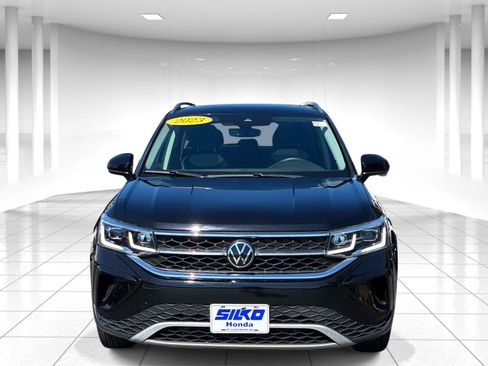Used 2023 Volkswagen Taos SEL AWD/4WD image 2