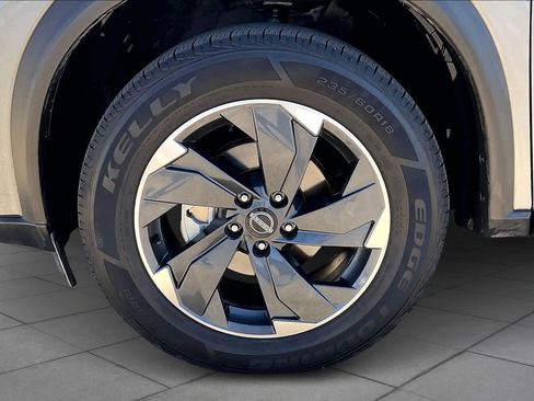 Used 2025 Nissan Rogue SV image 10