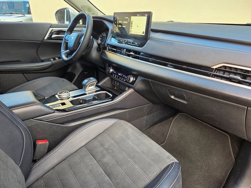 Used 2025 Mitsubishi Outlander SE FWD image 9