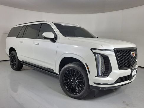 Certified 2025 Cadillac Escalade ESV Sport Platinum w/ LPO, Floor Liner Package AWD/4WD image 1
