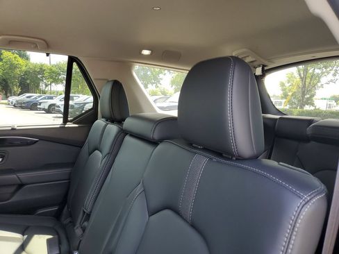 Used 2025 Honda Pilot EX-L image 9