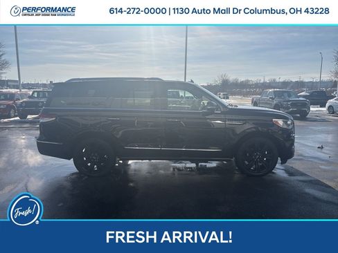 Used 2023 Lincoln Navigator Reserve image 3