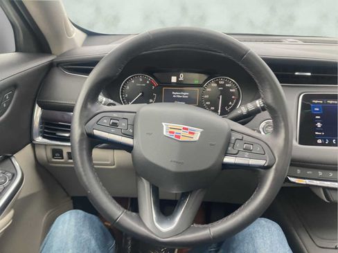 Used 2022 Cadillac XT4 Luxury image 14