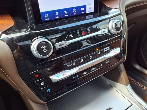 Used 2024 Ford Explorer King Ranch w/ Technology Package RWD image 13
