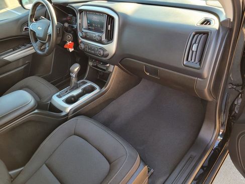 Used 2022 Chevrolet Colorado LT w/ LT Convenience Package image 10