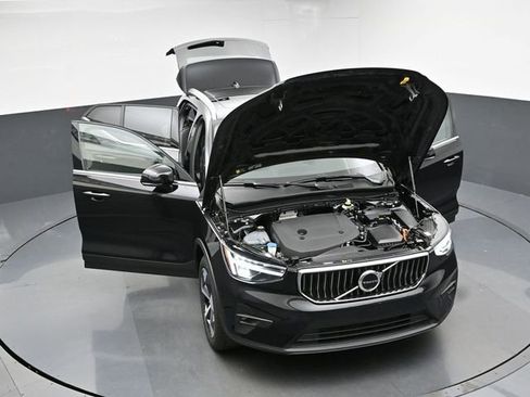 Used 2025 Volvo XC40 B5 Plus image 48