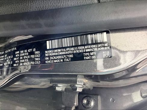 Used 2020 Jeep Renegade Latitude FWD image 4