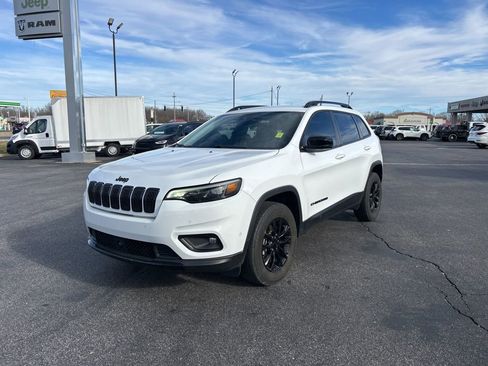Used 2023 Jeep Cherokee Altitude Lux image 5