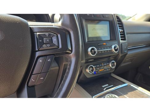 Used 2018 Ford Expedition Limited RWD image 30