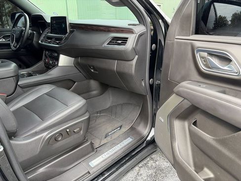 Used 2023 Chevrolet Tahoe Z71 w/ Luxury Package AWD/4WD image 15