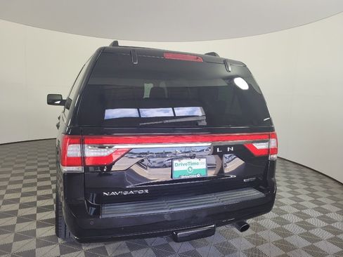 Used 2016 Lincoln Navigator Select RWD image 6