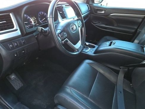 Used 2019 Toyota Highlander Limited w/ Carpet Mat Package (TMS) image 12