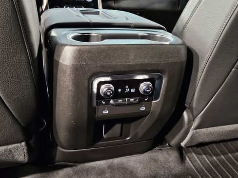 Used 2024 GMC Yukon Denali image 37