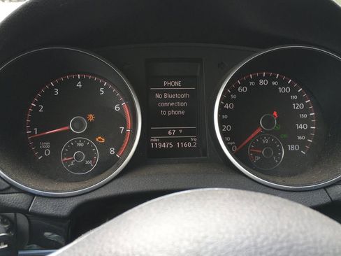 Used 2012 Volkswagen Golf 4-Door FWD image 2