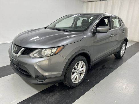 Used 2018 Nissan Rogue Sport S w/ S Appearance Package image 4