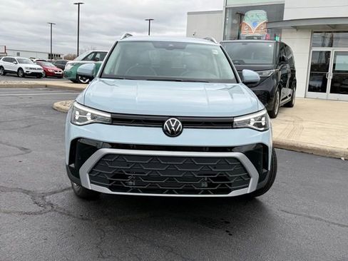 New 2026 Volkswagen Taos SE AWD/4WD image 2