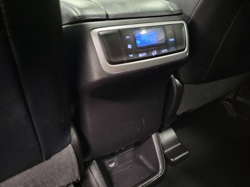 Used 2019 Toyota Highlander XLE AWD/4WD image 33