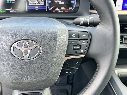 Used 2023 Toyota Crown XLE image 15