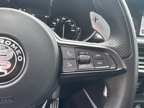 Used 2023 Alfa Romeo Stelvio Veloce AWD/4WD image 37