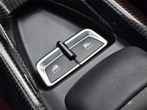 Used 2022 Ferrari F8 Tributo image 31