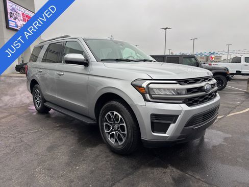 Used 2024 Ford Expedition XLT image 1