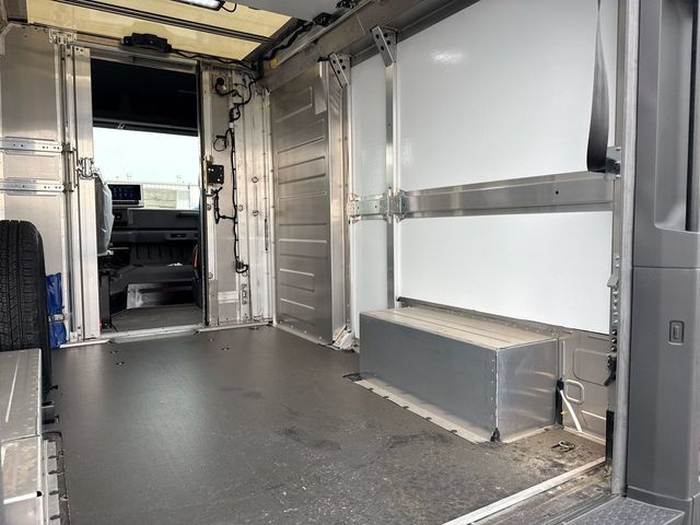 Used 2024 Chevrolet Brightdrop 400 w/ Commercial Equipment Package AWD/4WD image 17