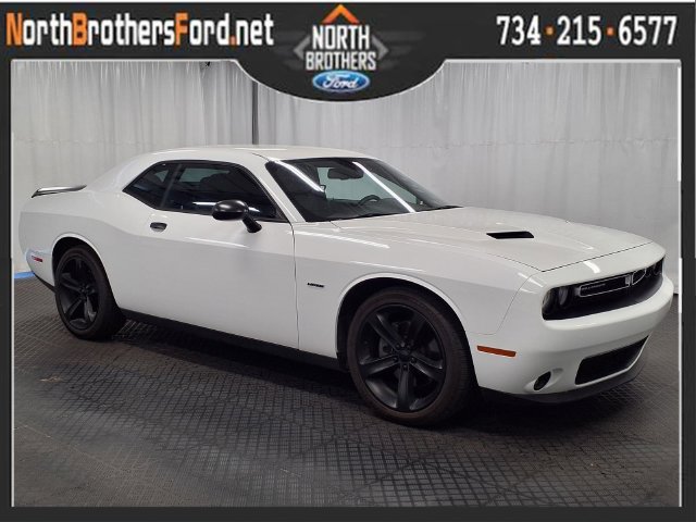 Used 2017 Dodge Challenger R/T RWD image 1