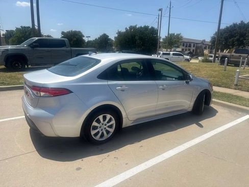 Used 2024 Toyota Corolla LE FWD image 3