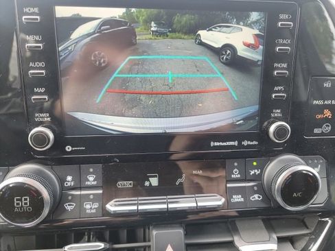 Used 2020 Toyota Highlander XLE image 8