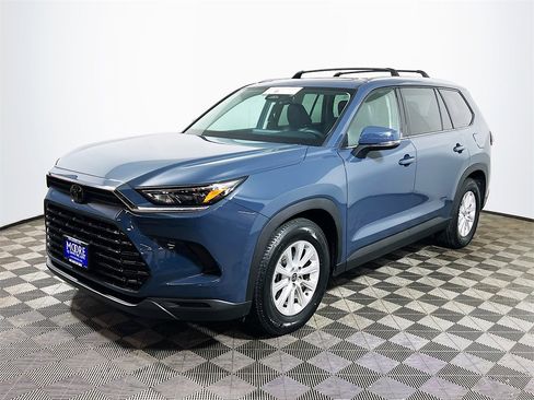 Certified 2024 Toyota Grand Highlander XLE image 4