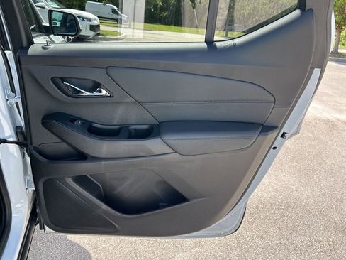 Used 2022 Chevrolet Traverse LT FWD image 46