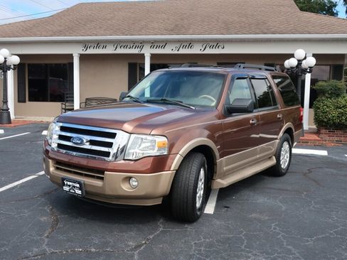 Used 2012 Ford Expedition XLT image 1