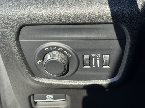 Used 2024 Jeep Grand Cherokee Laredo w/ Luxury Tech Group I image 27