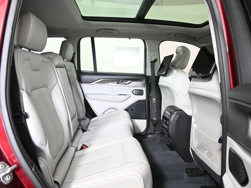 Used 2023 Jeep Grand Cherokee Overland w/ Advanced Protech Group III AWD/4WD image 16