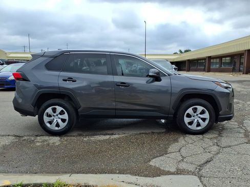 Used 2024 Toyota RAV4 LE AWD/4WD image 6