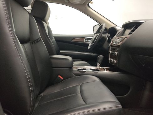 Used 2017 Nissan Pathfinder Platinum w/ Family Entertainment Package FWD image 21