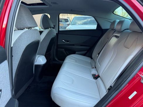 Used 2021 Hyundai Elantra Limited image 14