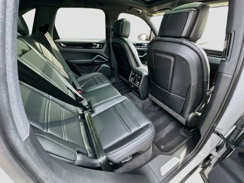 Certified 2023 Porsche Cayenne AWD/4WD image 29