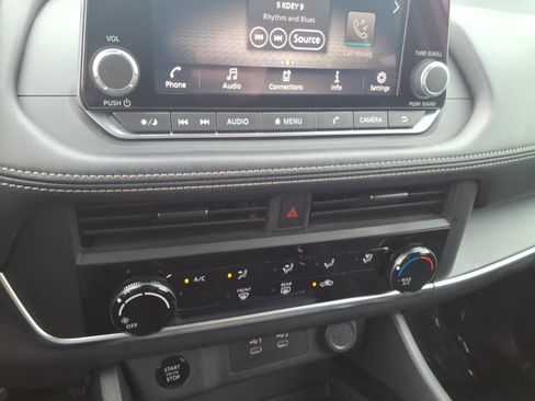 Certified 2024 Nissan Rogue S FWD image 18