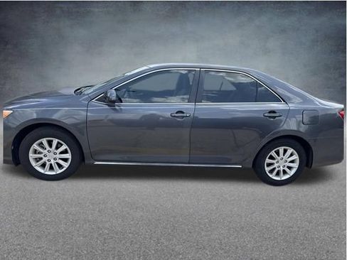 Used 2012 Toyota Camry LE FWD image 2