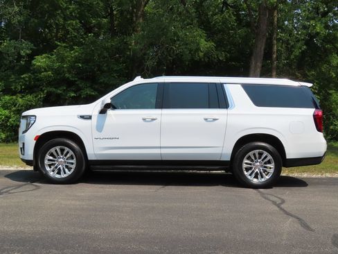 Used 2024 GMC Yukon XL SLE AWD/4WD image 7