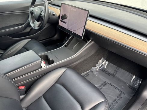 Used 2018 Tesla Model 3 Mid Range image 15