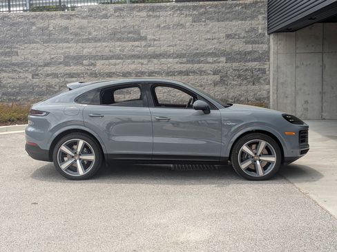 New 2026 Porsche Cayenne E-Hybrid Coupe AWD/4WD image 8